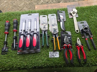 Handgereedschap Industries, Partij